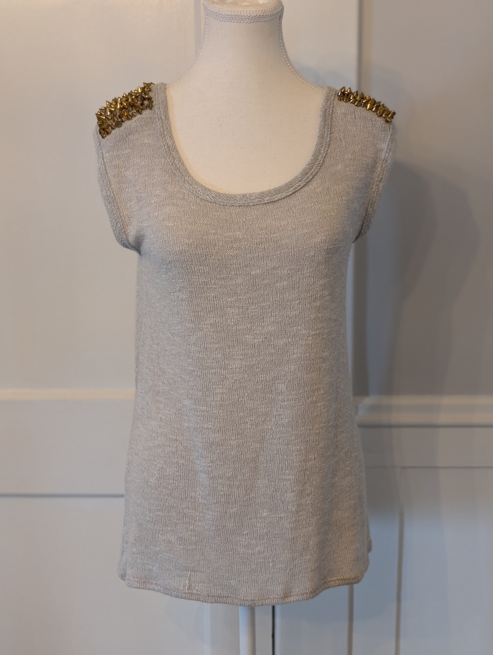 Sleeveless Scoop Neck Top with Gold Shoilder Stud Detail - Light Gray
